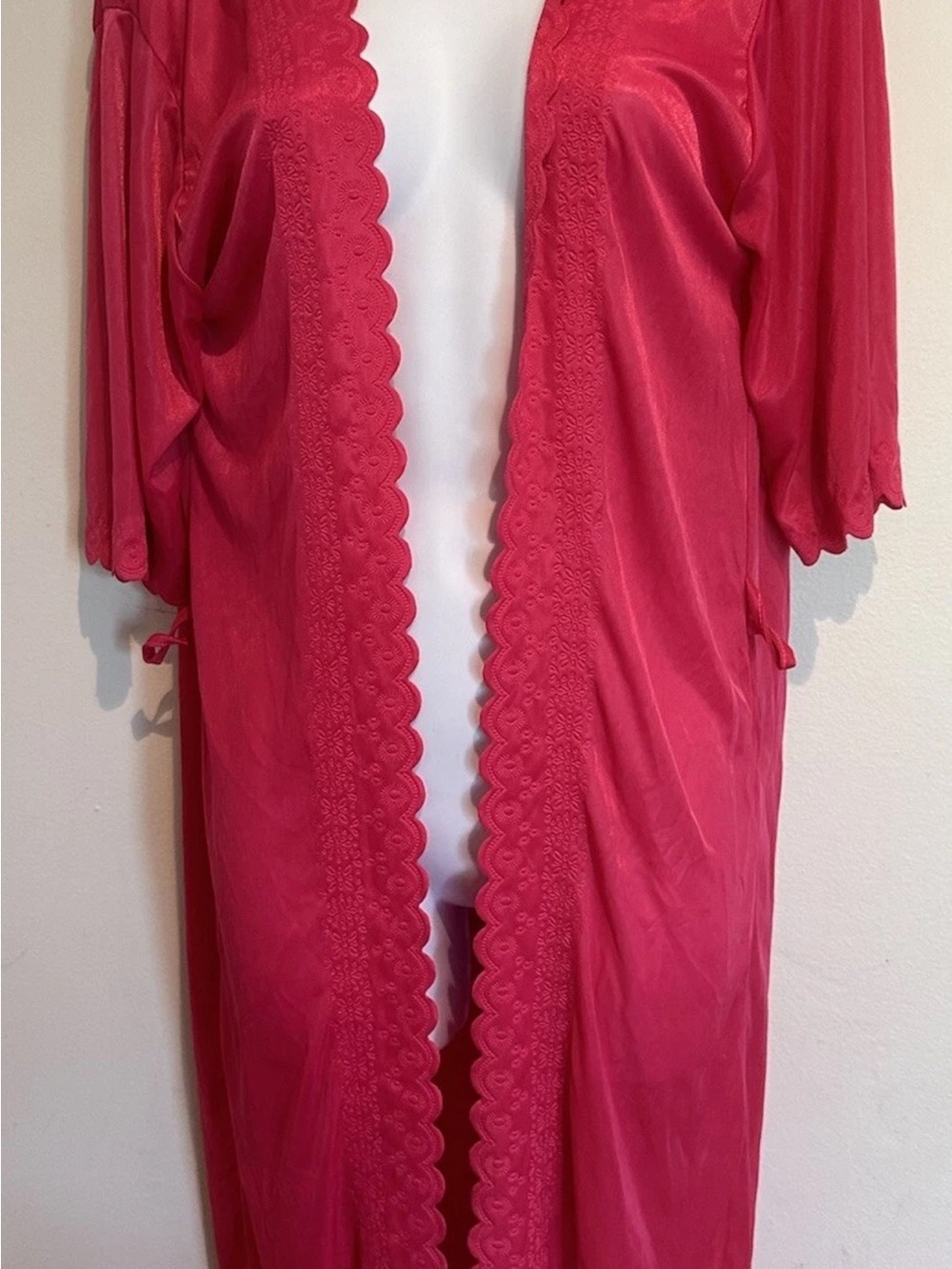Women's Scalloped red Lace Trim Robe - medium M Nines